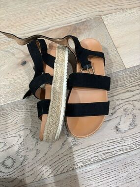 Universal Thread Black Espadrille Platform Sandals